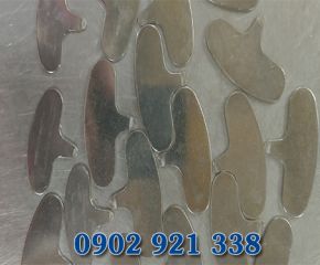 Dụng cụ tách hạt macca, óc chó,...